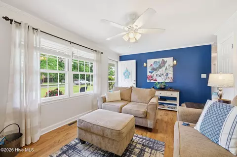 Living - 105 Beech Ln, Washington, NC 27889 photo 4 of 5