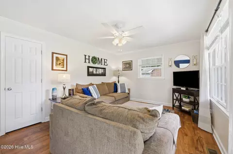 Living - 105 Beech Ln, Washington, NC 27889 photo 1 of 5
