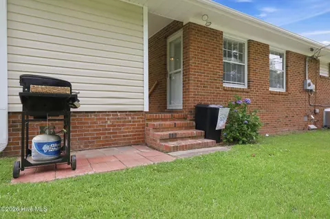 Exterior - 105 Beech Ln, Washington, NC 27889 photo 4 of 10