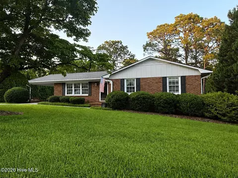 402 Stacy Ave, Hamlet, NC 28345