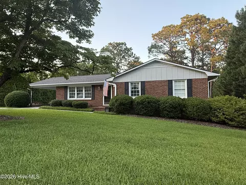 402 Stacy Ave, Hamlet, NC 28345
