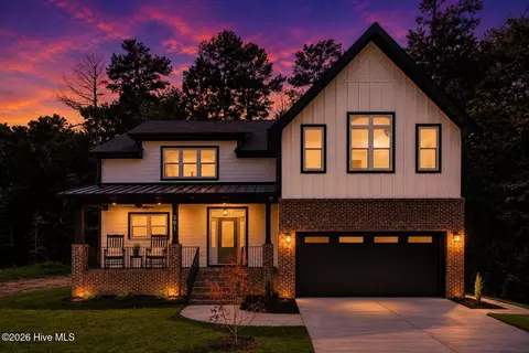 301 W College St, Louisburg, NC 27549