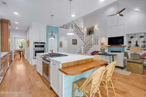 Kitchen - 101 Teal Cir, Hampstead, NC 28443 photo 5 of 7