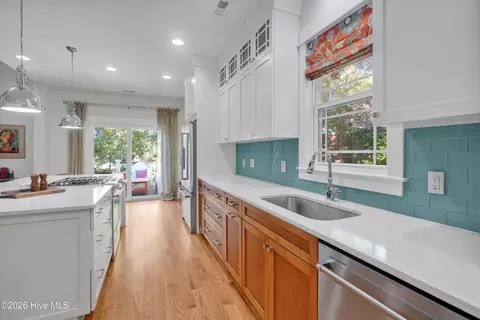 Kitchen - 101 Teal Cir, Hampstead, NC 28443 photo 2 of 7