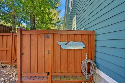 Exterior - 101 Teal Cir, Hampstead, NC 28443 photo 7 of 10