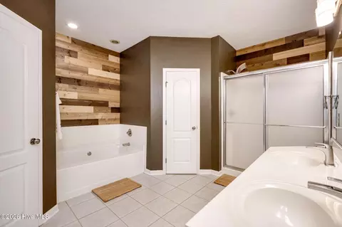 Bath - 1104 Waltons Pass, Evans, GA 30809 photo 1 of 4