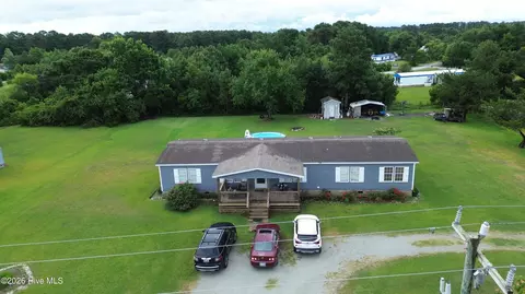 662 Straits Rd, Gloucester, NC 28528 photo 2