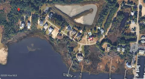 4002 Barnes Bluff Dr SE, Southport, NC 28461