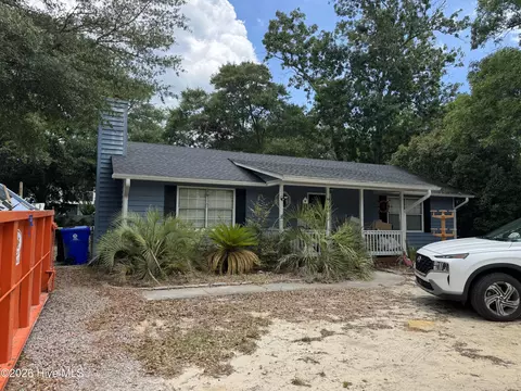 102 NW 20th St, Oak Island, NC 28465