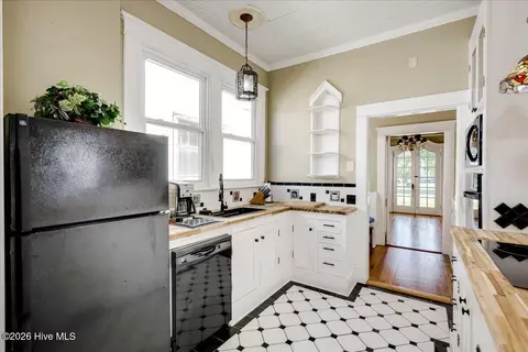 Kitchen - 209 Broad St, Augusta, GA 30901 photo 4 of 4