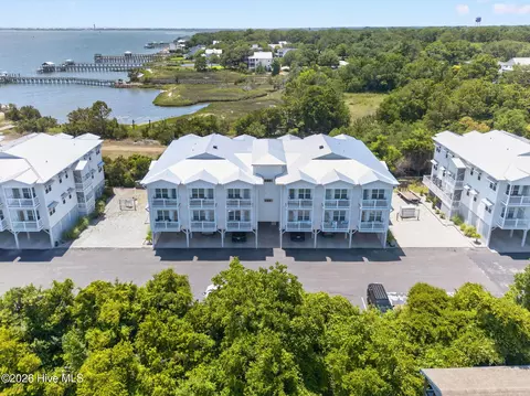 702 E Moore St # 207, Southport, NC 28461