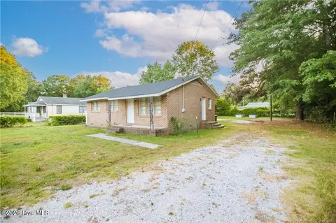 437 N Caledonia Rd, Laurinburg, NC 28352