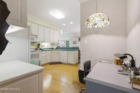 1010 Devonshire Dr, Trent Woods, NC 28562 photo 16