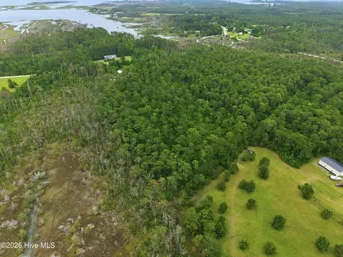121 Bay Dr, Smyrna, NC 28579
