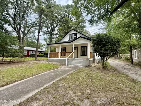 102 E Main St, Ellerbe, NC 28338