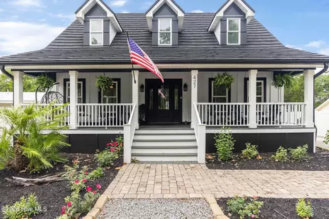 427 Womble St, Oak Island, NC 28465