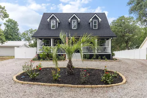 427 Womble St, Oak Island, NC 28465
