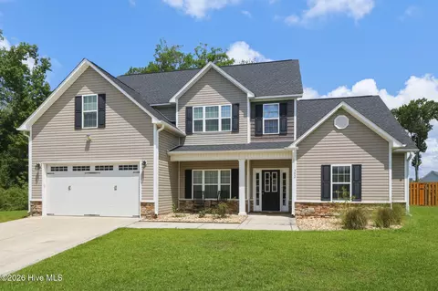 302 Seaglass Ct, Swansboro, NC 28584