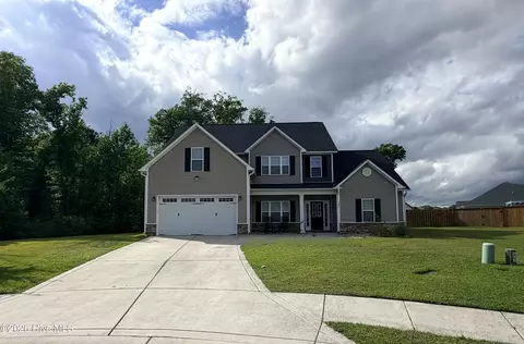 302 Seaglass Ct, Swansboro, NC 28584