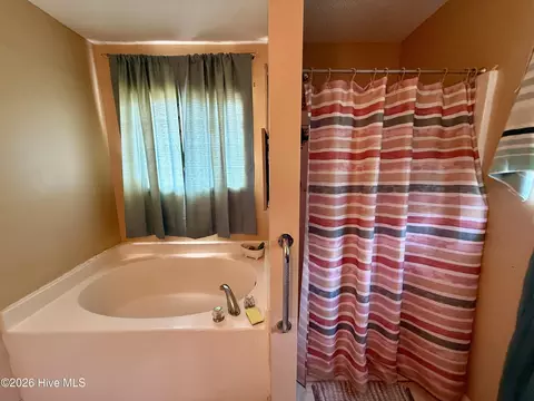 Bath - 4672 Crested Butte Rd, Augusta, GA 30909 photo 2 of 3