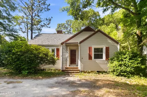 4924 Oleander Dr, Wilmington, NC 28403