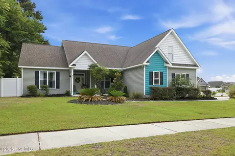 301 Big Pine Ct, Hubert, NC 28539