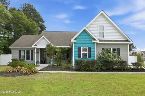 301 Big Pine Ct, Hubert, NC 28539
