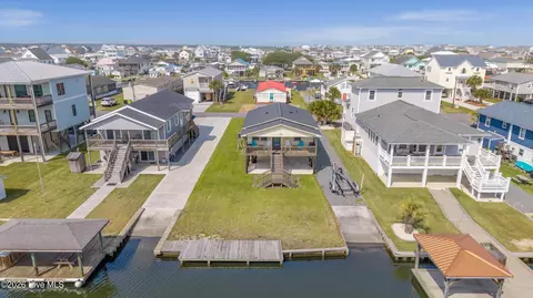 3031 3rd St, Surf City, NC 28445