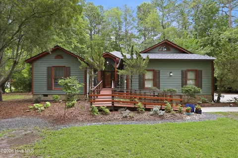 6015 Club House Dr, New Bern, NC 28562