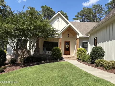 102 Greystones Ct, Pinehurst, NC 28374