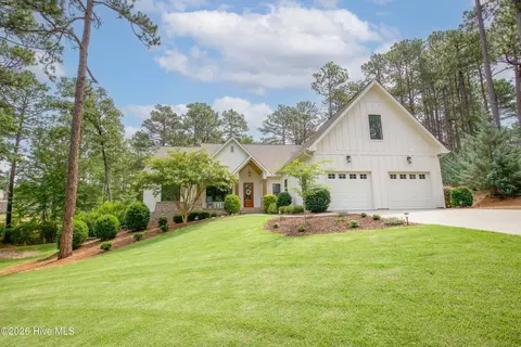 102 Greystones Ct, Pinehurst, NC 28374