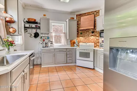 Kitchen - 210 3rd St, Augusta, GA 30901 photo 2 of 8