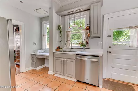Kitchen - 210 3rd St, Augusta, GA 30901 photo 6 of 8