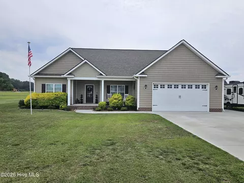 91 Country Cove Ln, Clinton, NC 28328