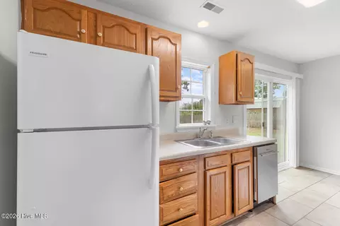 Kitchen - 25 Crown Point Rd, Hubert, NC 28539 photo 3 of 3