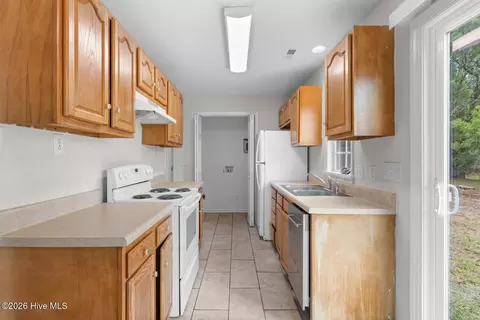 Kitchen - 25 Crown Point Rd, Hubert, NC 28539 photo 1 of 3
