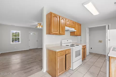 Kitchen - 25 Crown Point Rd, Hubert, NC 28539 photo 2 of 3