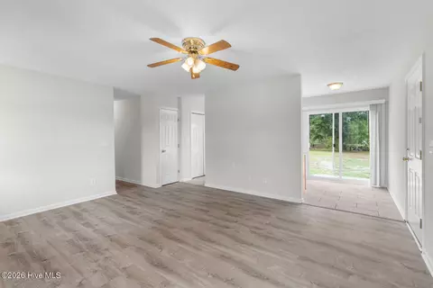 Living - 25 Crown Point Rd, Hubert, NC 28539 photo 3 of 3