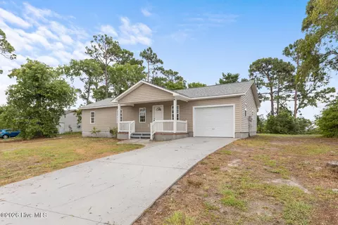 25 Crown Point Rd, Hubert, NC 28539