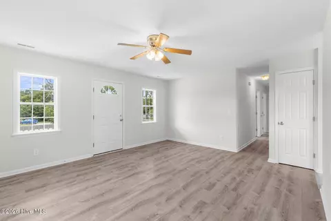 Living - 25 Crown Point Rd, Hubert, NC 28539 photo 2 of 3