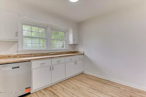 Kitchen - 1506 Halton Rd, Augusta, GA 30909 photo 4 of 5