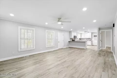 Living - 821 Oberry Rd, Dudley, NC 28333 photo 3 of 4