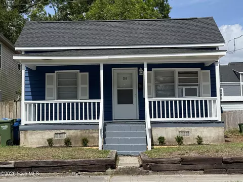 208 S 9th St, Wilmington, NC 28401