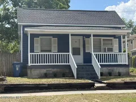 208 S 9th St, Wilmington, NC 28401
