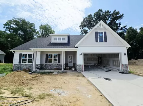 306 Creeks Edge Dr, Pikeville, NC 27863