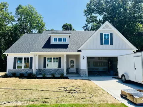 306 Creeks Edge Dr, Pikeville, NC 27863