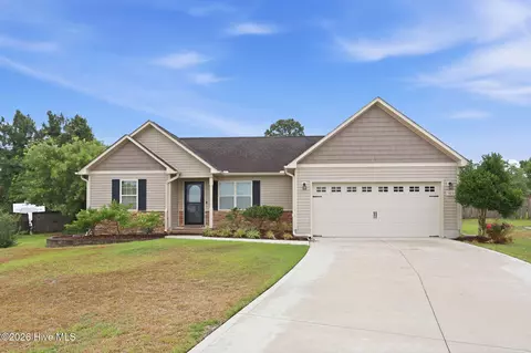 505 Waldorf Ct, Hubert, NC 28539