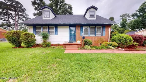 7 Barksdale Dr, Jacksonville, NC 28540
