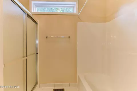 Bath - 1034 Hampstead Pl, Martinez, GA 30907 photo 2 of 5
