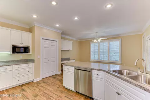 Kitchen - 1034 Hampstead Pl, Martinez, GA 30907 photo 6 of 7